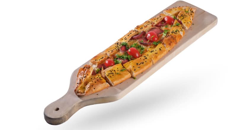 Sucuklu Pide