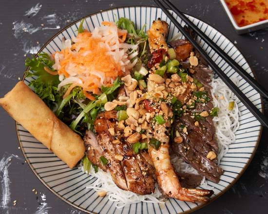 Grillade Maison aux Vermicelles au Poulet + Boeuf + Crevette / Homemade Grill Chicken + Beef + Shrimp with Vermicelli / Bún 3 Màu