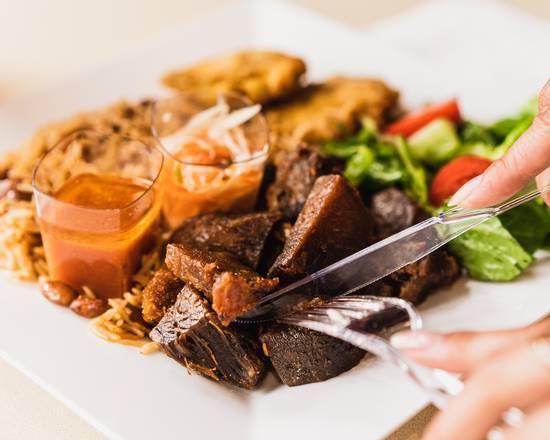 1. Griot (porc / Pork)