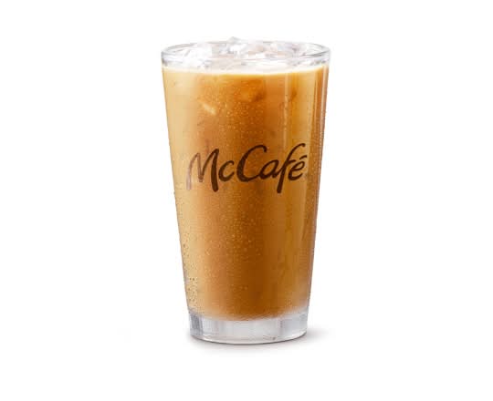 Moyen café glacé avec boisson à l'avoine [130.0 Cal]