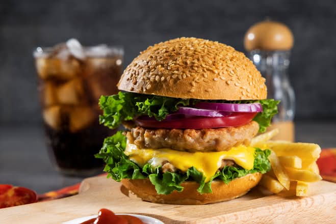 CHICKEN BURGER