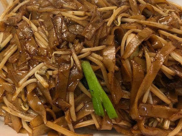 J61. Pan-Fried Beef with Rice Noodle