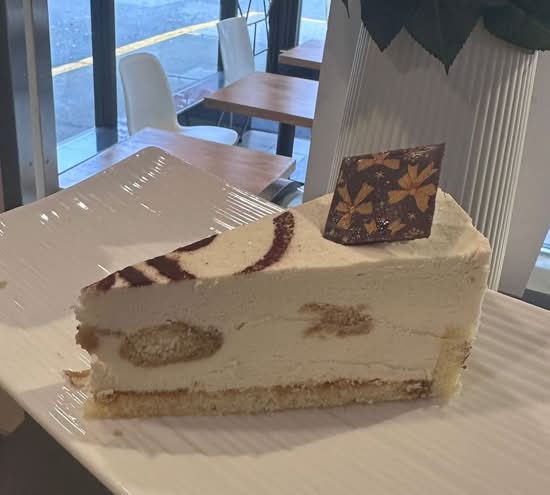 Tiramisu Cake