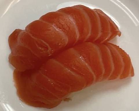 16 . Nigiri Saumon (2 pièces) / Salmon Nigiri (2 pieces)