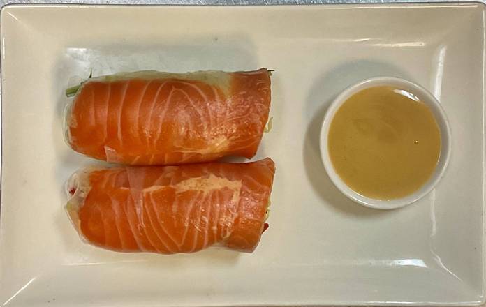 #26. Maki printemps Saumon (2 pièces) / Salmon Maki (2 pieces)