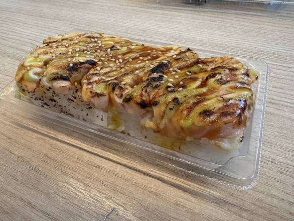 Torch Pressed Salmon Sushi (6 pcs)