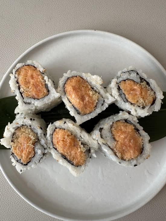 Spicy Salmon Roll (6 pcs)