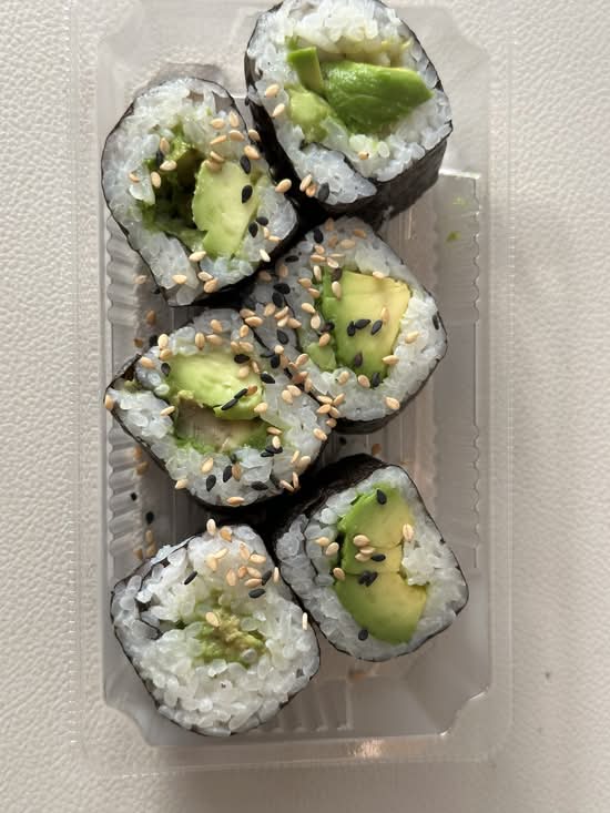 Fresh Avocado Roll (6 pcs)