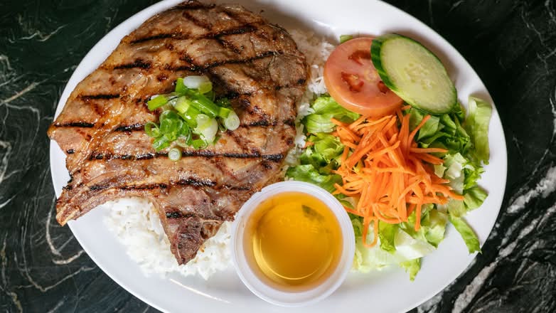 Plat de Côtelette de Porc Grillée / Grilled Pork Chop Plate