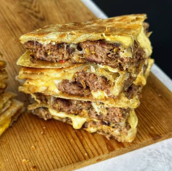 Chapli Kabab Paratha Pizza (Beef)