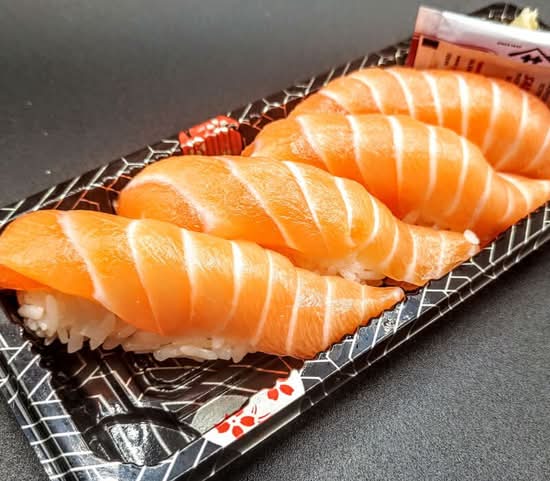 Salmon Nigiri (2 units)