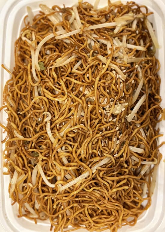 Bean Sprouts and Soy Sauce Chow Mein