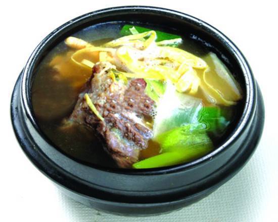 Kalbitang (Beef Short Rib Soup) 갈비탕