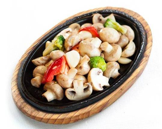 Busot Bokeum (Stir-fried Mushrooms) 버섯볶음