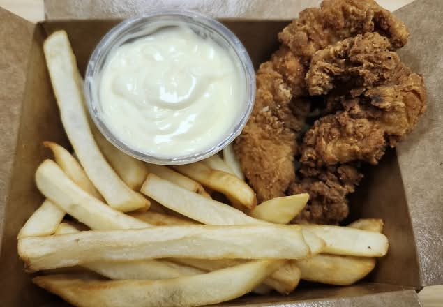 Chicken Strips & Fries (3 pc)