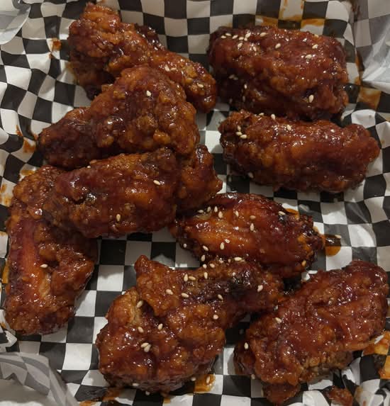 Red crispy Chicken Wings