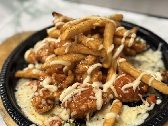 Spicy sweet&sour crispy chicken with cheese(치즈깐풍기)