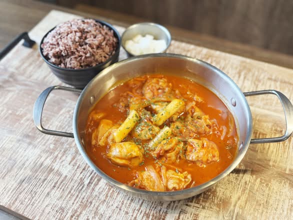 Spicy Braised Chicken Stew｜닭볶음탕