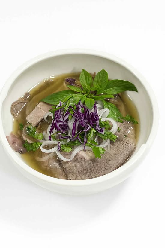 P-3 Soupe de nouilles au riz avec boeuf bien cuit / P-3 Well-Done Flank Rice Noodle Soup