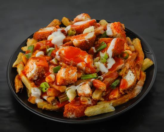 Buffalo Chicken Poutine (Halal)
