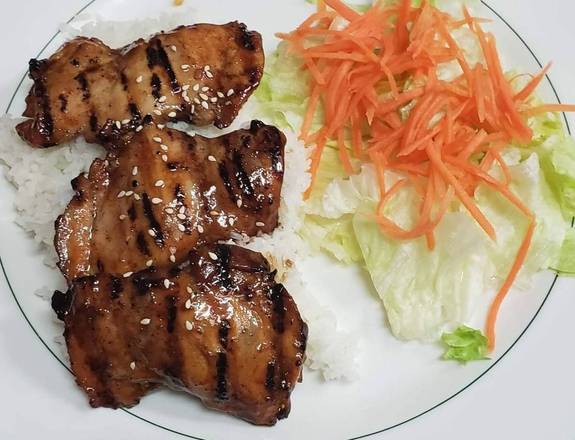 A17 Poulet Grillé avec Salade / A17 Grilled Chicken with Salad
