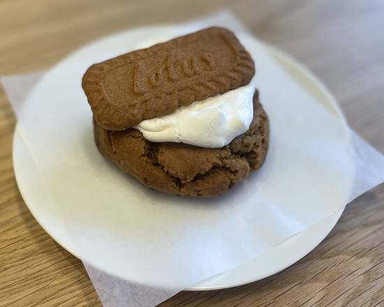 Lotus smore cookie