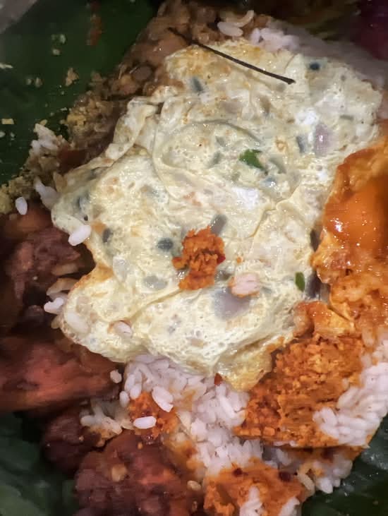 Vazhayila Pothichoru with Chicken fry