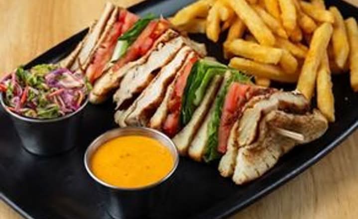 Sandwich club au poulet grillé / Grilled Chicken Club Sandwich
