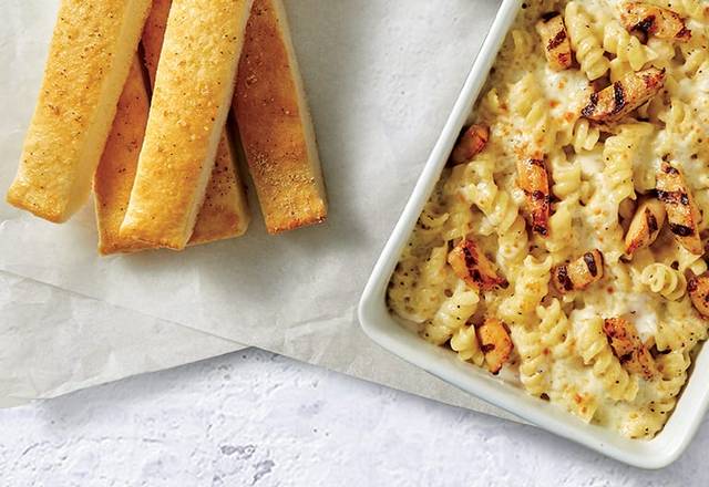 Large Creamy Chicken Alfredo with Breadsticks