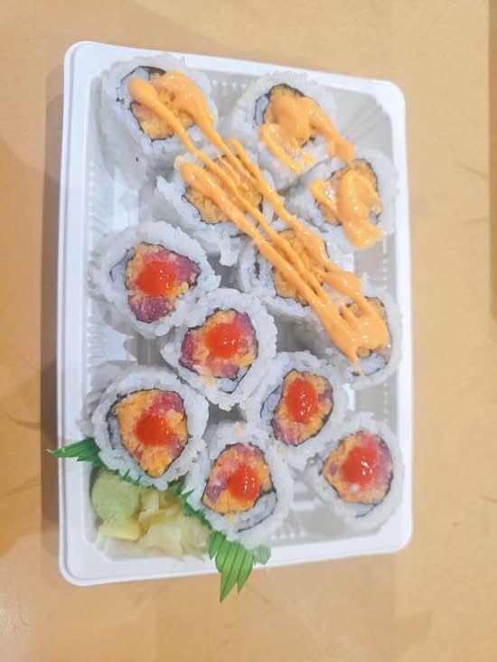 Spicy salmon & spicy tuna roll