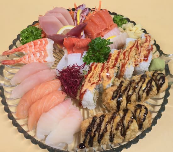 Sashimi & Sushi Boat (2 people) 14 pcs. sashimi + 8 pcs. nigiri + 16 pcs. of roll