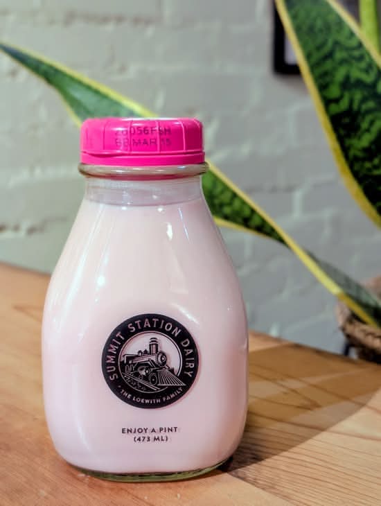Summit Station Strawberry Milk A2 Protein Milk (473ml)