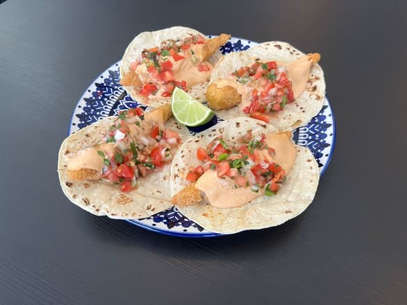 4 Tacos Pescado (Fish)