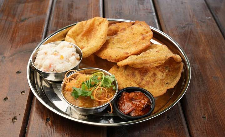 Aaloo Rassa Halwa Puri