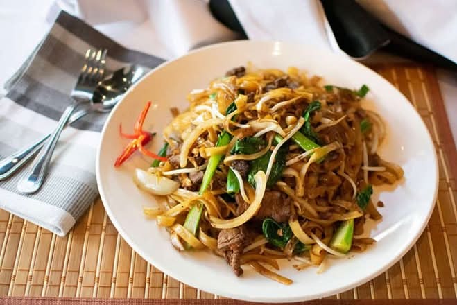 Pad See - Ew (Hủ Tiếu Xào Khô)