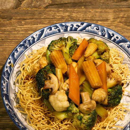 Lo Mein with Mixed Vegetables (Semi-Crispy)