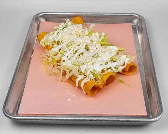 3PZ FLAUTAS POLLO. LECHUGA,QUESO FRESCO,[LETUCCE,CHEESE.SOUR CREAM]