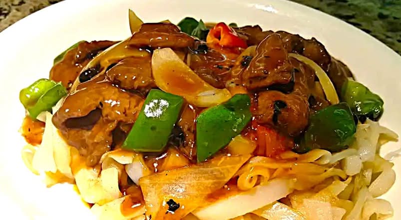 Beef Rice Noodle in Black Bean Sauce (Beef Ho Fun in Black Bean Sauce)