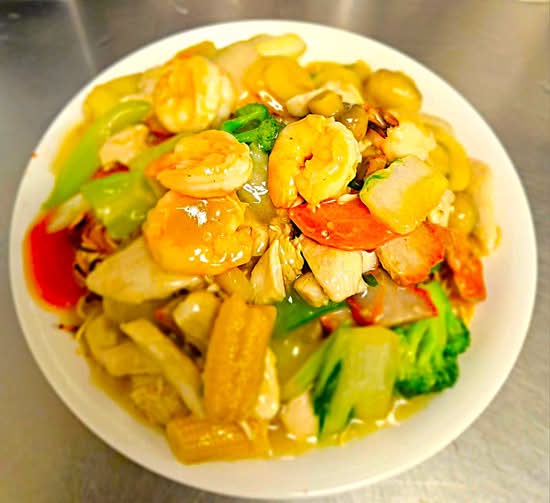 Tai Dop Woy （mix veg with chicken，pork，shrimp）