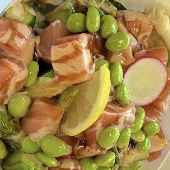 S95. Salmon Poke Bowl