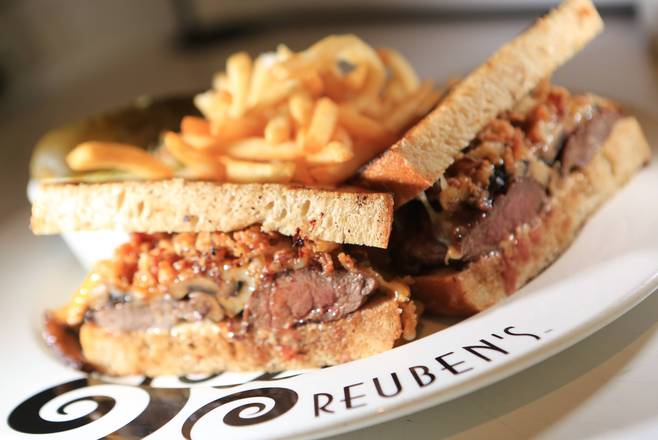 Sandwich Bifteck Delmonico // Delmonico steak sandwich