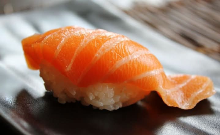 Sake (Salmon) Sushi(2)