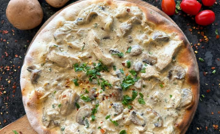 Chicken Alfredo Manakish