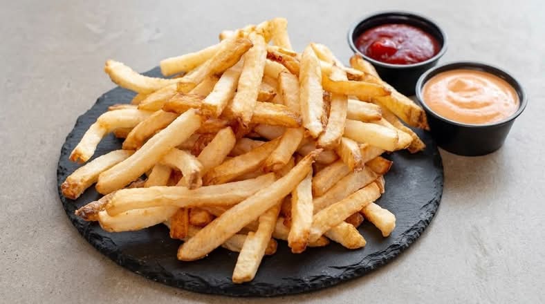 Hand Cut Fries & Dipping Sauce