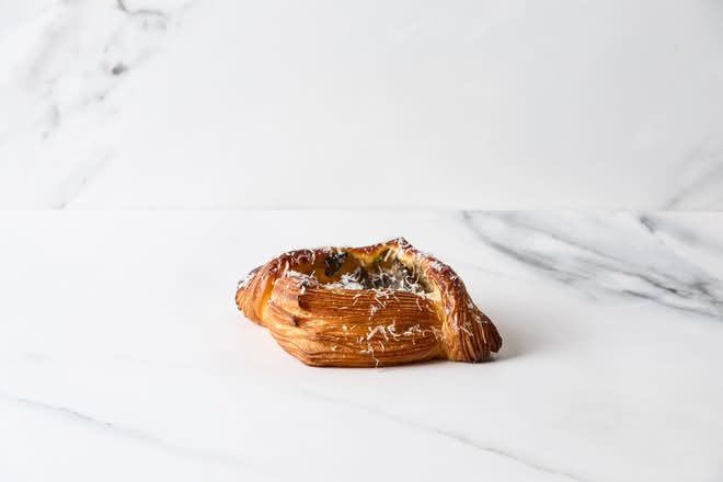Mixed mushrooms, truffle and bechamel danish