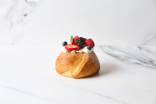 Cream & Fruit Pain Suisse