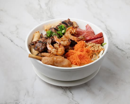 16. DB Special Vermicelli (Sugarcane Shrimp, Beef in betal leaf, pork, shrimp, grill beef, chicken & spring rolls)