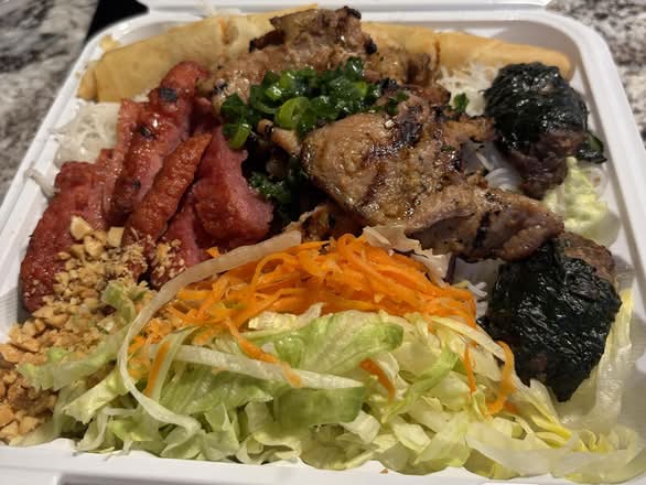 18. Grill Pork, Beef in Betel Leaf, Pork Patty & Spring Rolls Vermicelli