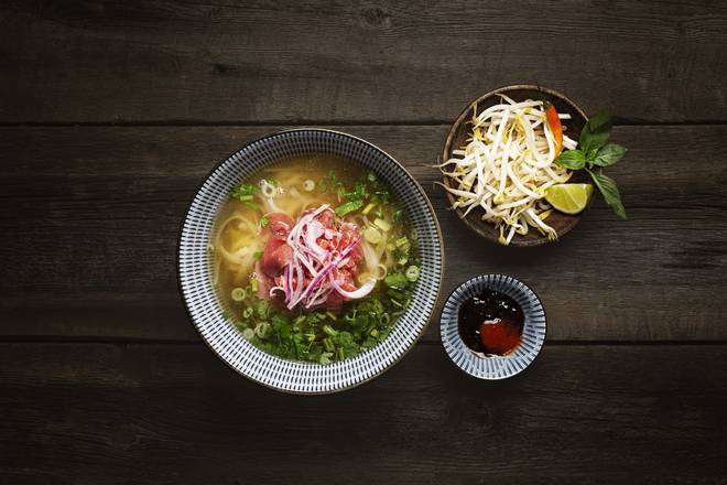 Pho au steak saignant / Rare steak pho