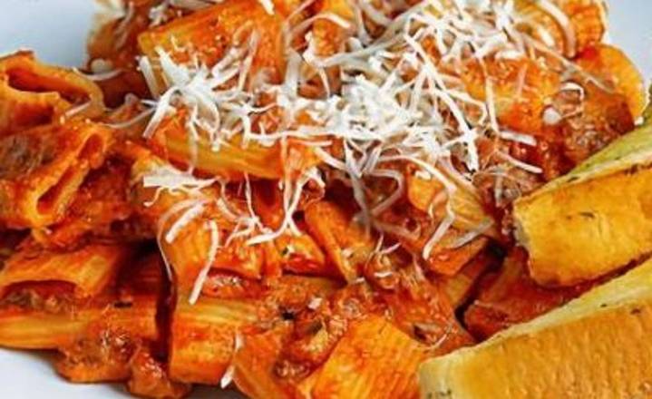Rigatoni Bolognese